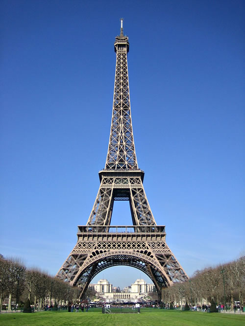 eiffel tower used as an antenna